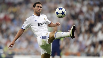 哈兰德闪耀伯纳乌，欧冠54场55球，挪威神锋自称自豪