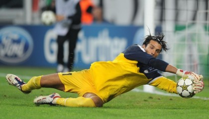 阿尔卡拉斯横扫对手晋级美网八强 新生代天王展现王者风范