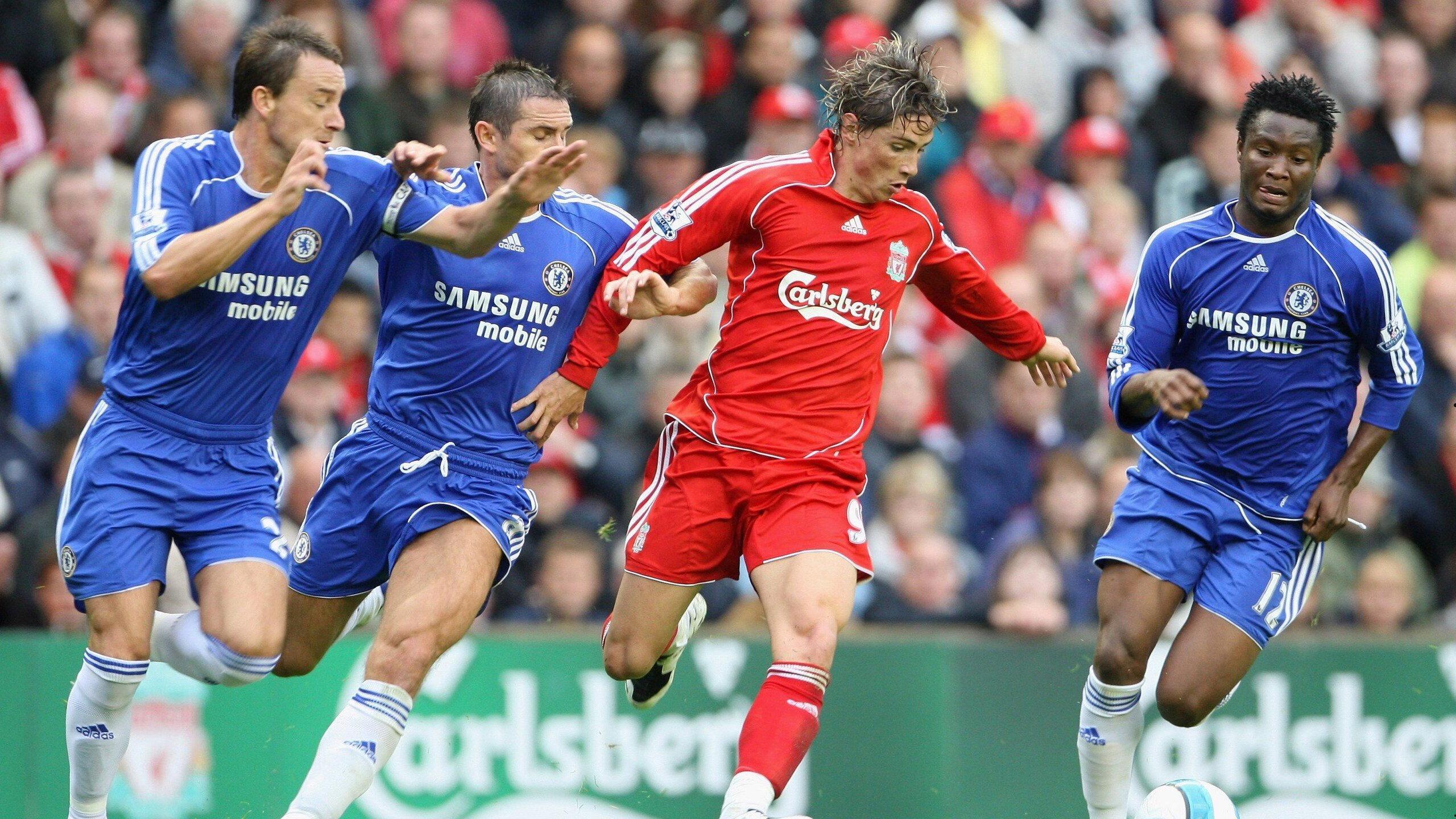 绿茵传奇轨迹解码，从青涩到辉煌，你能猜出这位神秘球星吗？